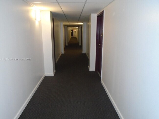 Foto del edificio - 4174 Inverrary Dr