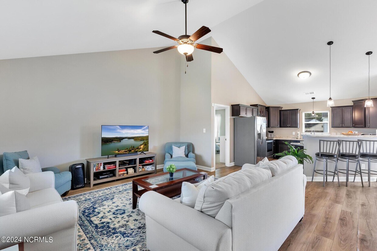 Foto principal - 308 Breezeway Dr