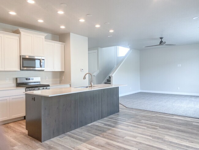 Building Photo - 959 S 650 W