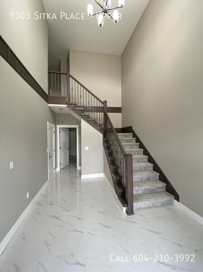 Photo du bâtiment - Beautiful Upper Home!