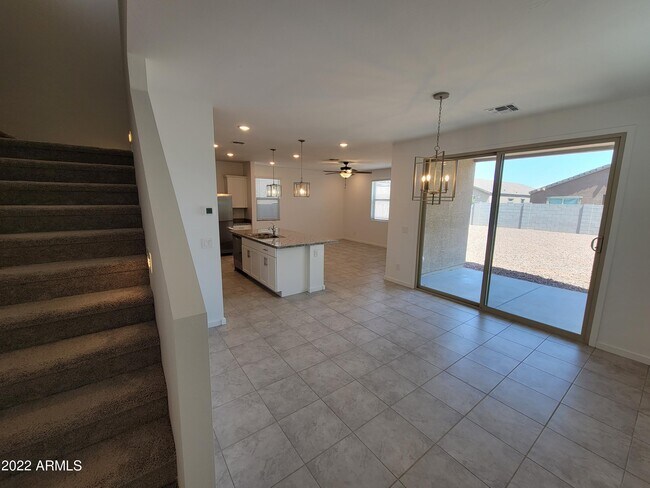 Foto del edificio - 40630 W Sunland Dr