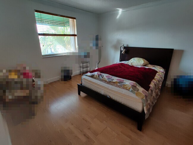 Master bedromm - 2441 SW 31st Ave