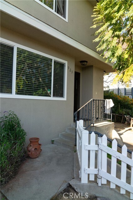 Building Photo - 923 Poli St