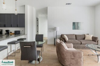 Building Photo - 650 E Sycamore St