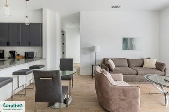 Building Photo - 650 E Sycamore St