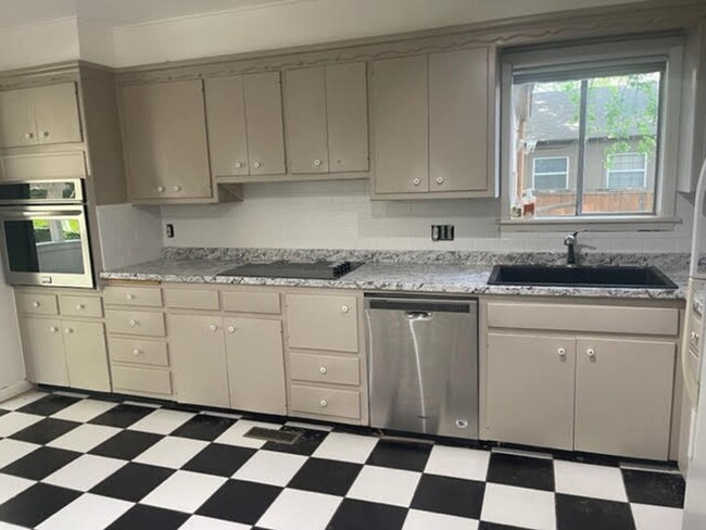 Foto del edificio - Charming midtown bungalow in a great locat...