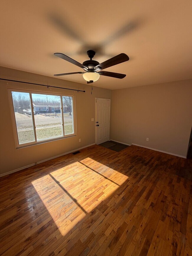 Building Photo - Remodeled 4BR/2BA Home in Lansing — Section 8 Approved