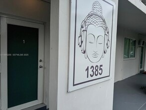 Building Photo - 1385 NE 105th St