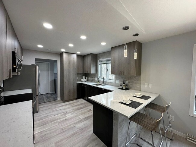 Foto del edificio - Lower Level Bedroom w/ Private Bathroom Fo...