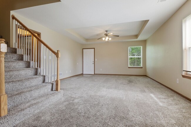 Building Photo - Two story, 3 bedroom, 2 Bath Duplex