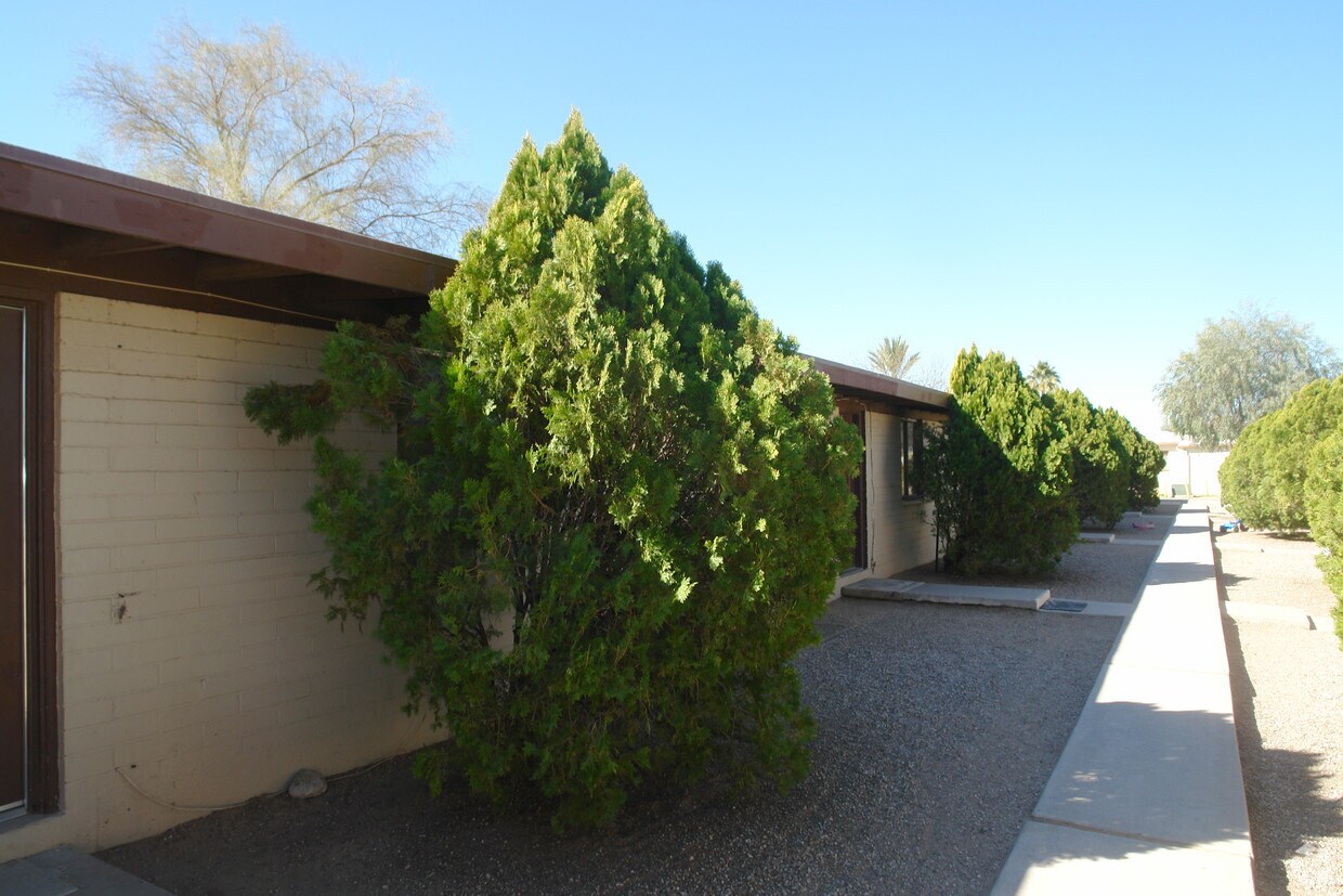 Building Photo - 2218 N Margaret Ave