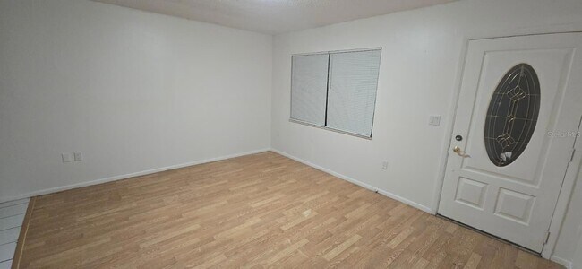 Foto del edificio - 664 Cypress Rd