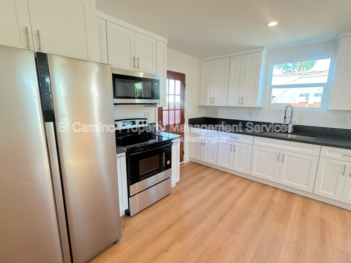 Foto principal - 8727 Dalton Ave