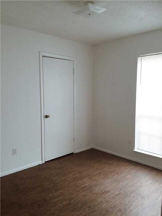 Foto del edificio - 6840 Margaret Dr