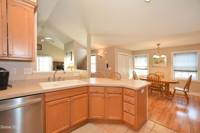 Foto del edificio - 328 Ballston Ave