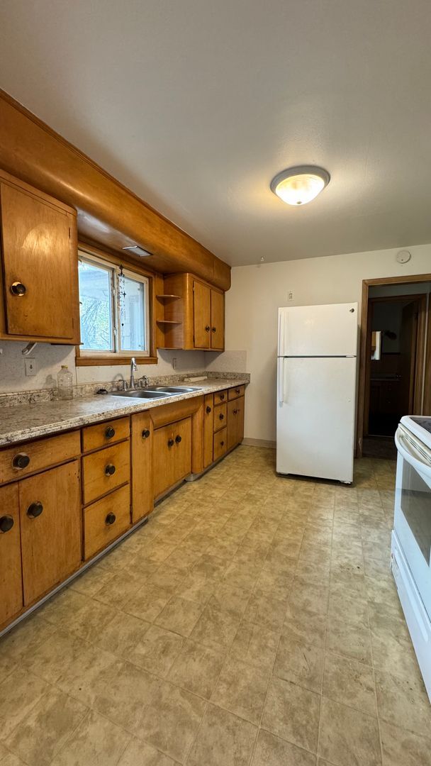 Building Photo - 217 2nd Ave W