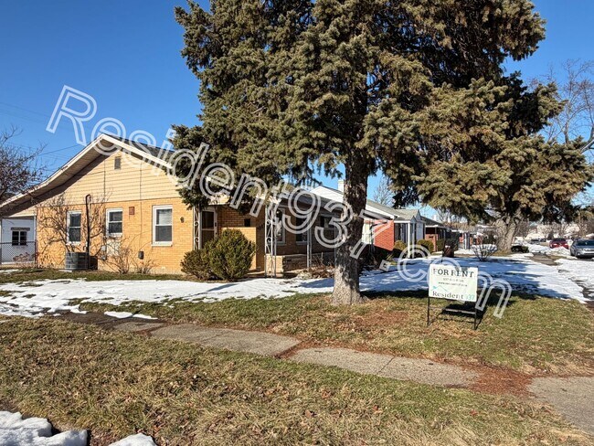 Foto del edificio - 2 Bed 1 bath with 500 SQ FT DETACHED GARAGE/WORKSHOP