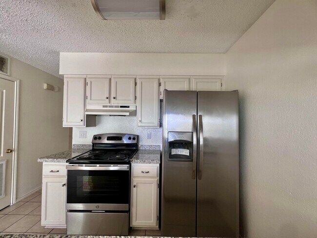 Foto del edificio - 100 W Village Blvd