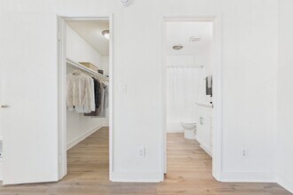 Building Photo - Gilmore  Apartments Van Nuys