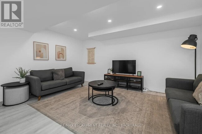 Building Photo - 22 Macoomb Dr