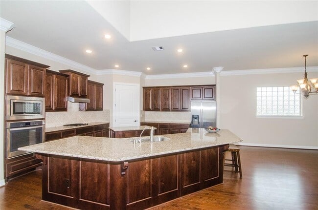 Foto del edificio - 5011 Wheaton Park Dr