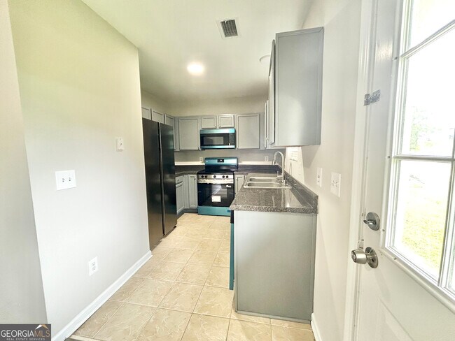 Foto del edificio - 739 Wheel House Ln