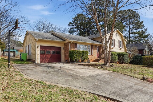 Foto del edificio - LIVE IN THE HEART OF RALEIGH-BEAUTIFUL AND FUNCTIONAL HOME AWAITS YOU!