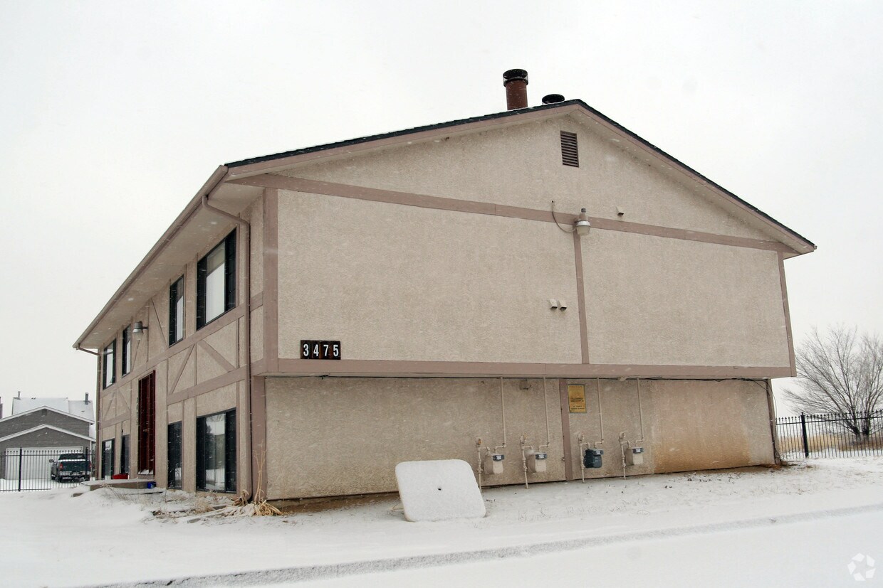 Building Photo - 3475 Cochran Dr