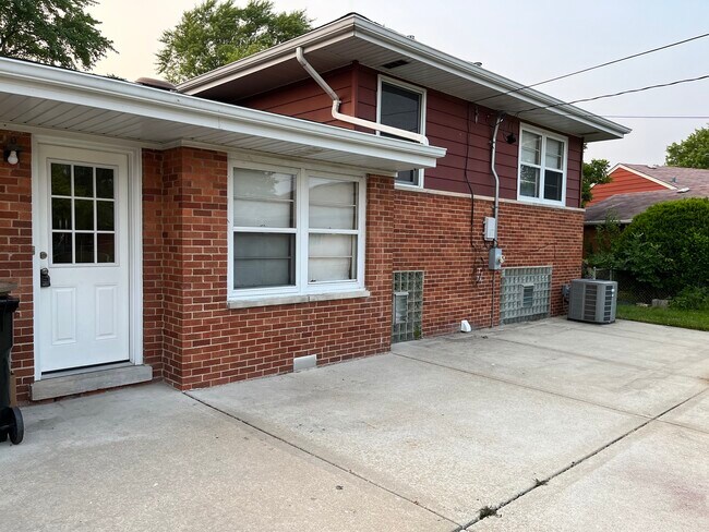 Foto del edificio - 8201 W Maple Ave