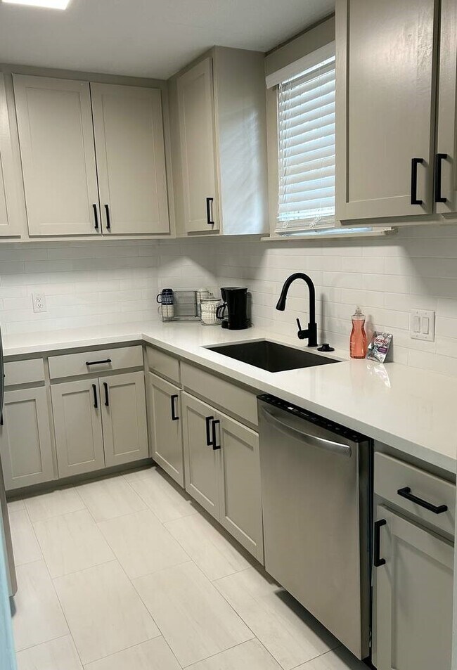 Foto del edificio - 1228 2nd Ave S