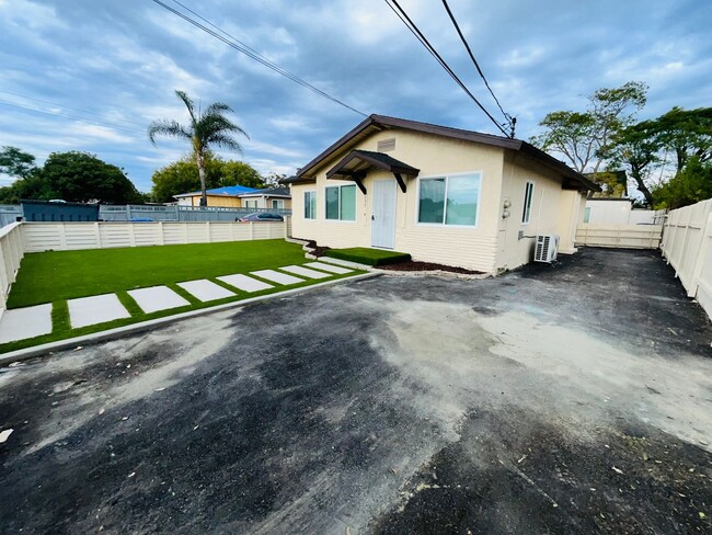 Foto del edificio - Remodeled 3 bedroom 2 Bath house