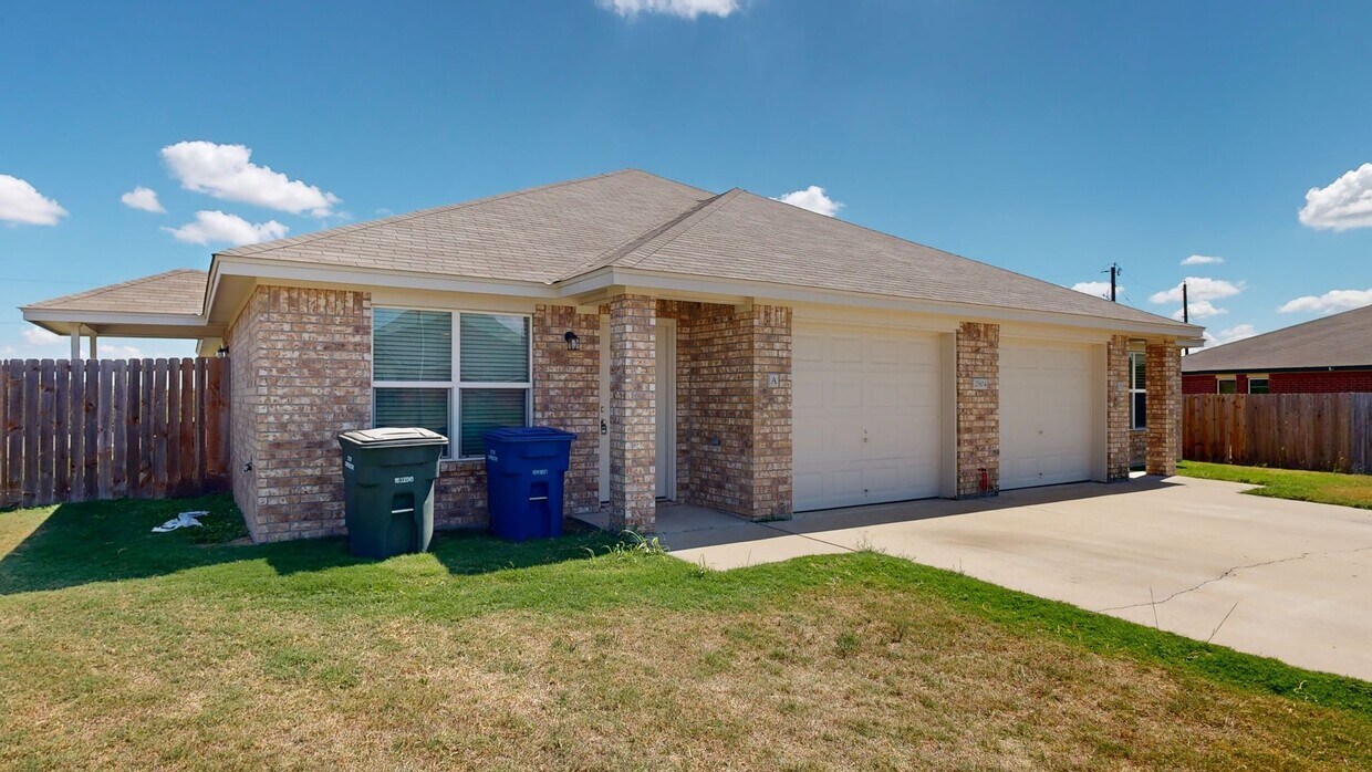 Primary Photo - PRICE REDUCTION $1295 + NO OCTOBER RENT!!!