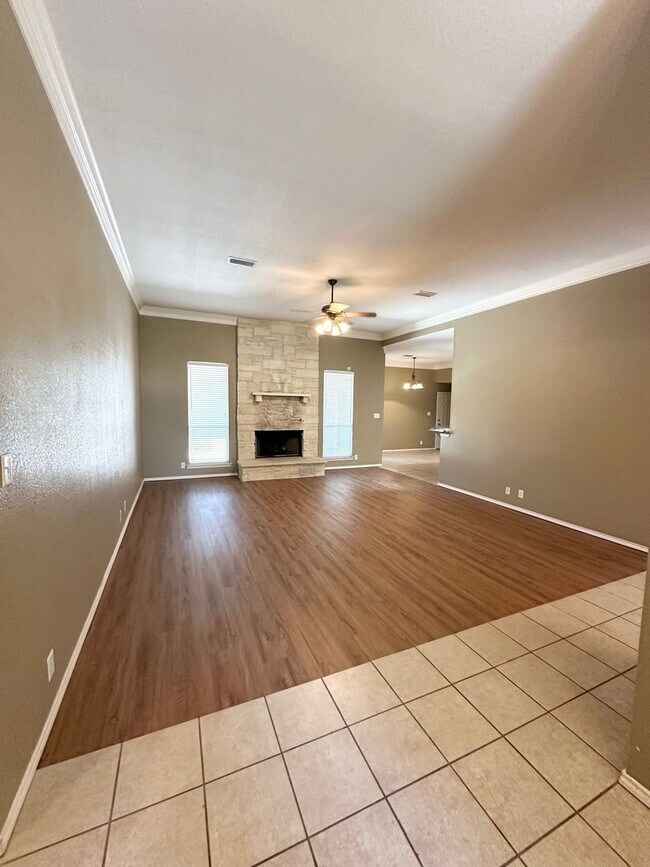 Foto del edificio - 4 Bed 3 Bath Ready to Rent ASAP!