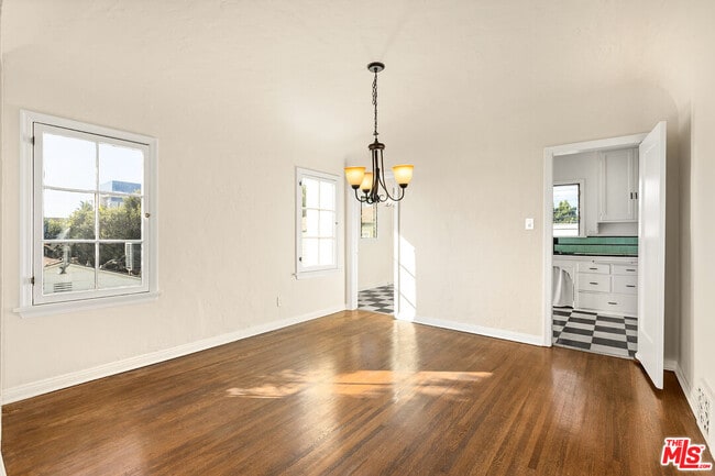 Building Photo - 10615 Ayres Ave