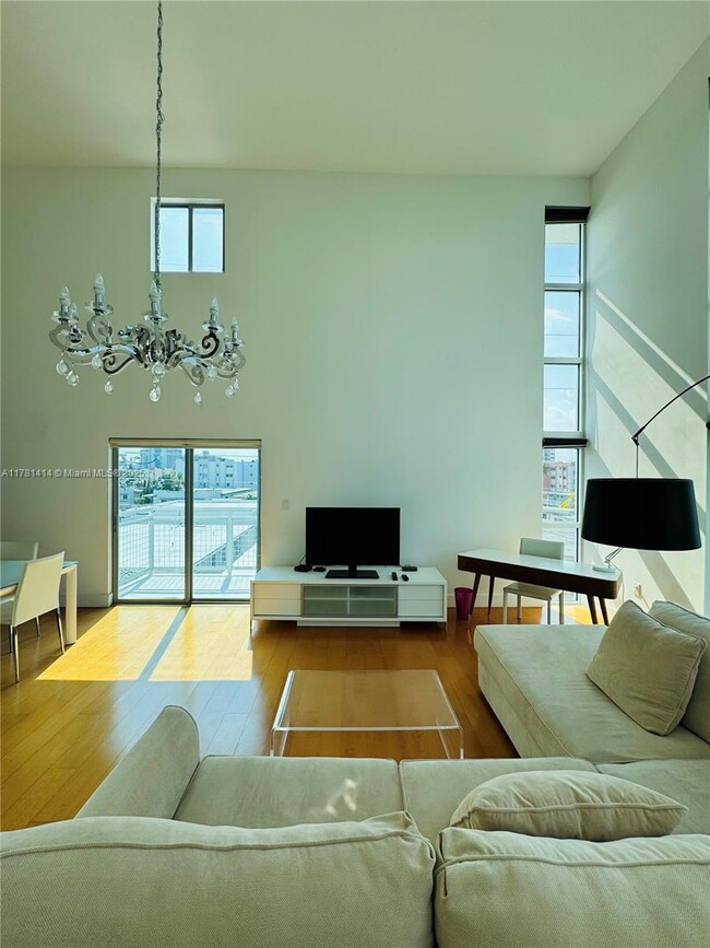 Foto del edificio - 7728 Collins Ave