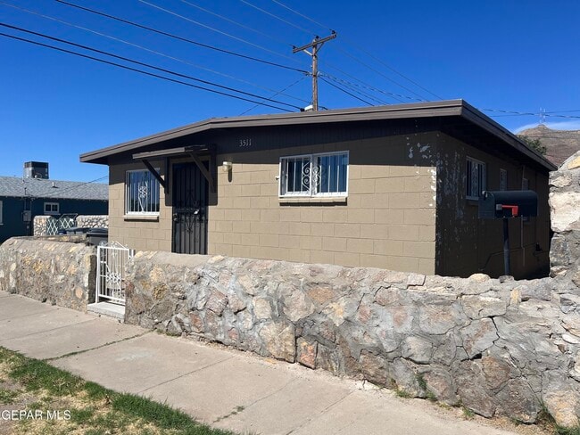 Building Photo - 3511 Justus St