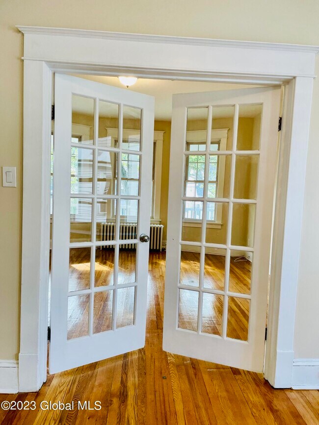 Foto del edificio - 44 Harris Ave