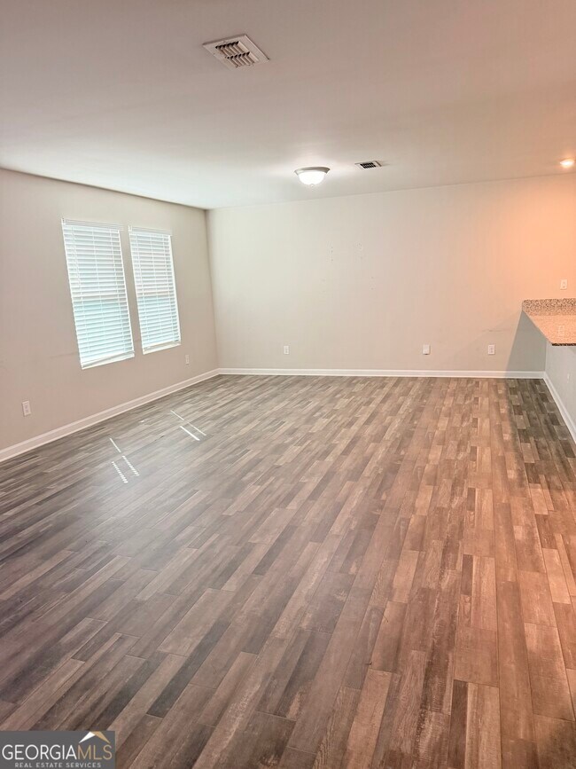 Foto del edificio - 725 Cole Dr