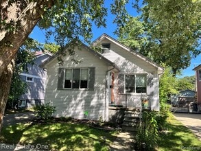 Building Photo - 371 E Oakridge Ave