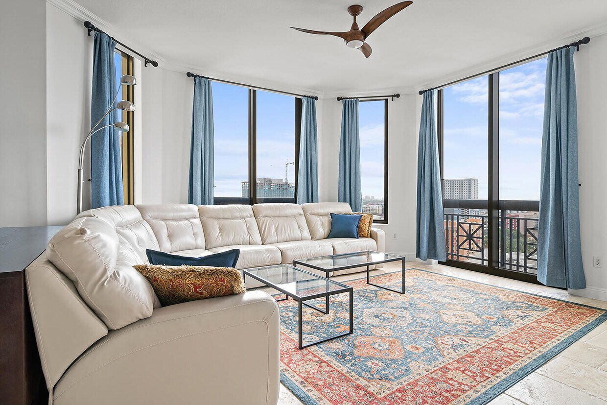Foto principal - 701 S Olive Ave