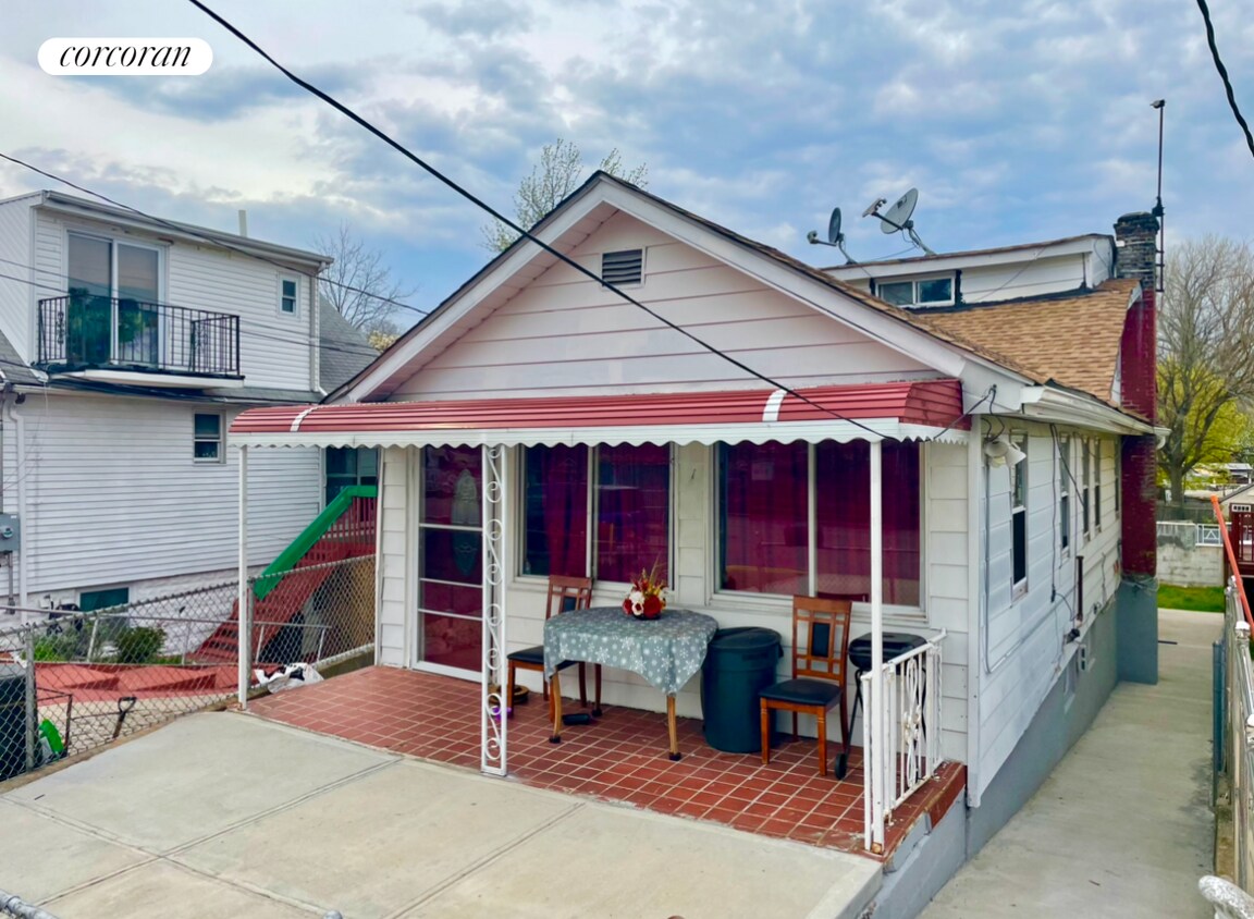 2011 Gildersleeve Ave Unit B, The Bronx, NY 10473 Room for Rent in