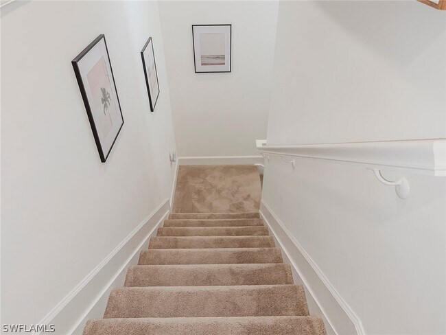 Foto del edificio - 5690 Mayflower Way