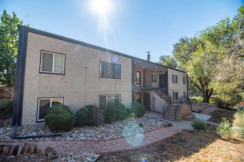Foto principal - 6190 Webster St
