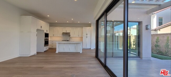 Building Photo - 182 Plum Lily