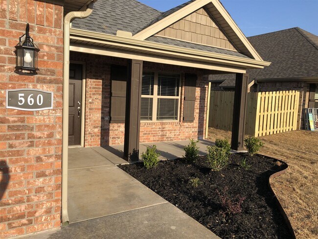 Foto del edificio - 3 br, 2 bath House - 560 Holly Street