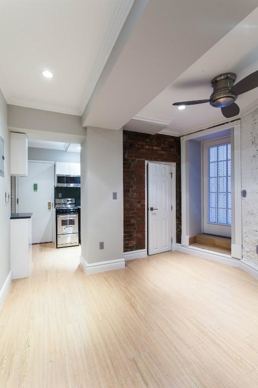 Primary Photo - 324 W 34th St