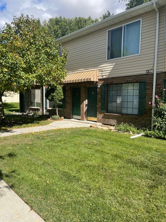 Foto del edificio - 2 Story Townhome in Rose Park - Get $200 O...