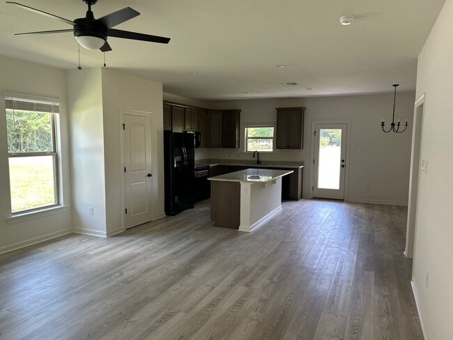 Foto del edificio - 41378 Rosewood Ln