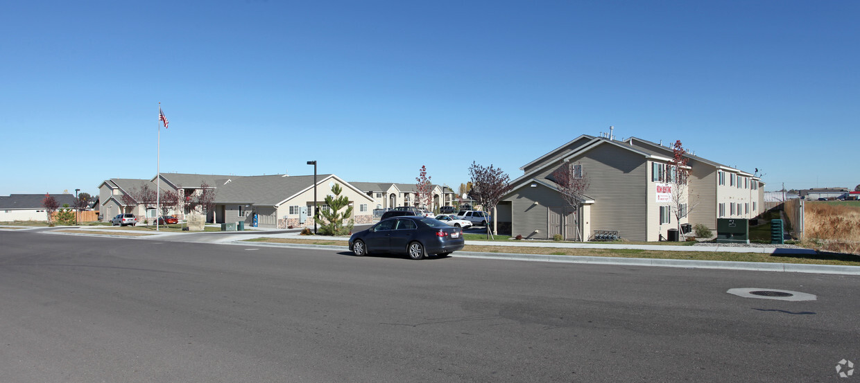 Primary Photo - Timberlake Village Apartments