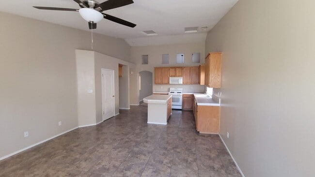 Building Photo - 4 bedroom 2-baths